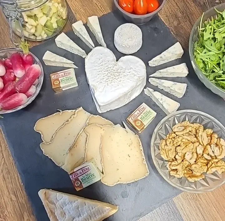 Plateau de fromages et crudités