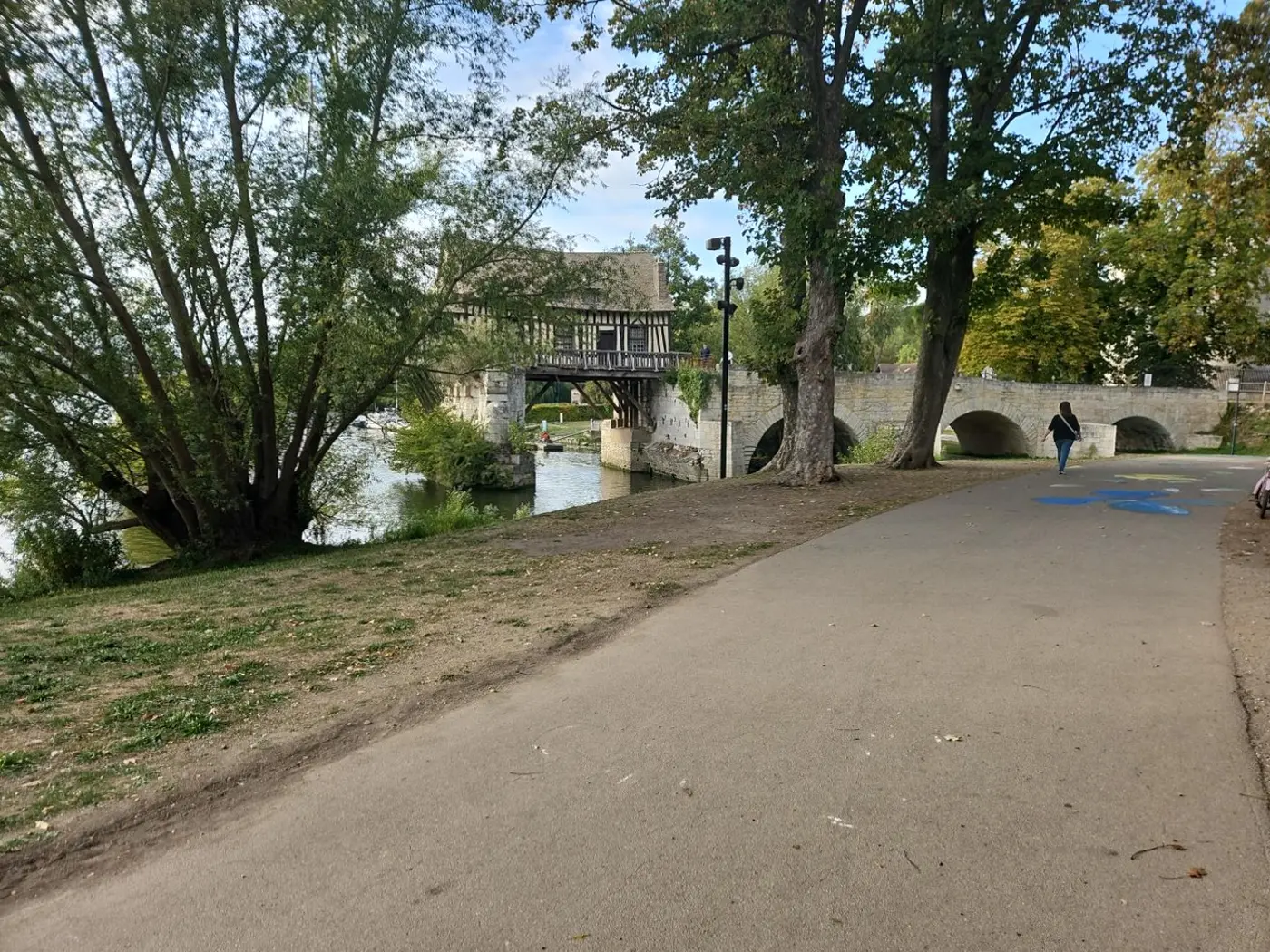 Vieux Moulin de Vernon au bord de la Seine près du Château des Tourelles